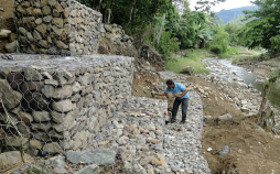 Con gaviones protegen a vecinos de aldeas y colonias en El Progreso