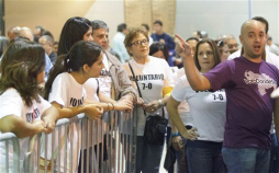 Venezolanos acuden a votar en masa entre Chávez y Capriles