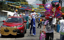 Encanto, ritmo y mucho color en desfile de carrozas en La Ceiba