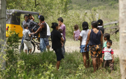 Hallan a dos amigos muertos en bolsas