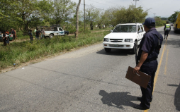 Hallan a dos amigos muertos en bolsas