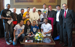 Publican imágenes inéditas del Papa Francisco en Brasil