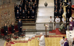 Emotivo funeral recuerda a víctimas y a héroes de accidente de tren en España