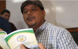 Edwin Oliva queda fuera del sistema educativo