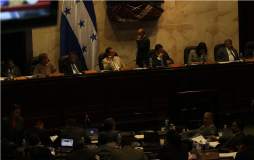 Renuncia o juicio político le proponen al fiscal general