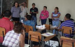 Capacitan a policías sobre derechos de personas con VIH-Sida