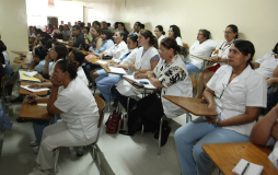 Enfermeras exigen su pago y vacaciones al Gobierno