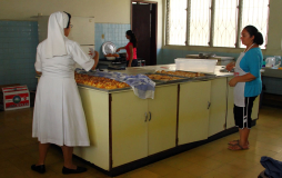 Llevan 47 años educando a niñas de bajos recursos