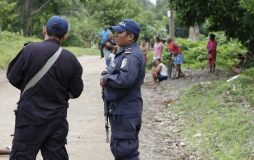 Hallan cadáver con las manos atadas