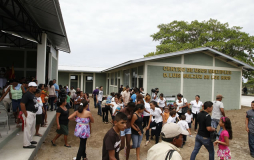 España dona proyecto a pobladores