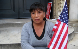 EUA: Hispana lamenta esperar 10 años con reforma