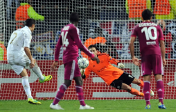 Cristiano Ronaldo firma el pase a octavos