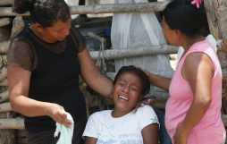 A su casa llegan a matar a dos hermanos