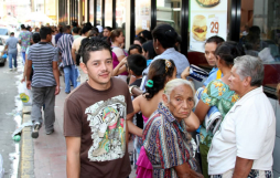 Miles de hondureños celebran el Día del Pollo