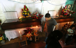 Deslave sepulta a familia y mata a dos hermanos