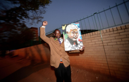 Mandela vive a través de respirador