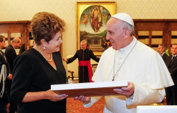 Dilma Rousseff: 'El papa es argentino, pero Dios es brasileño'