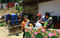 Llevan ayuda a colonia Primavera