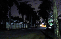 Pagan puntualmente a Enee y siguen a oscuras