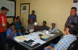 Pobladores de Villanueva exigen reparación de carretera