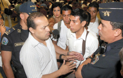 Desorden y pocas propuestas en diálogo por educación en Honduras