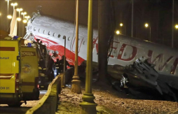 Al menos cuatro muertos al salirse de la pista un avión en Moscú