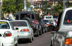 Gobierno estudia concesionamiento del registro de vehículos en Honduras