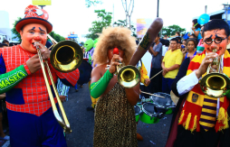 Sampedranos gozaron de colorido desfile en Circunvalación
