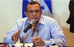 Presidente Lobo justifica acercamiento con China Continental