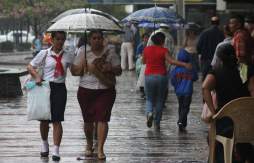 Onda tropical ya deja lluvias en zona norte de Honduras