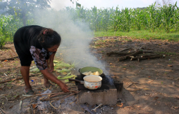 Ancianos piden al Estado que cumpla y construya la granja