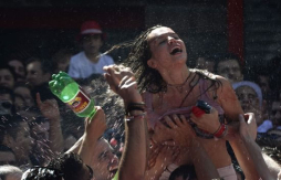 Critican trato 'vejatorio' a mujeres en San Fermín