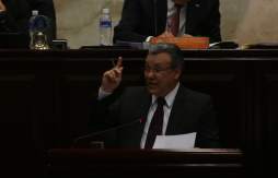 Culpan a seguridad por fracaso de depuración de policía de Honduras