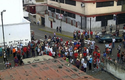 Denuncian ataque a un diario venezolano en el que escribe Capriles