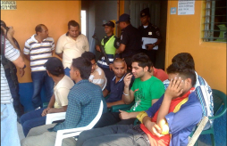 Detienen a hondureños por tráfico de nueve migrantes de la India