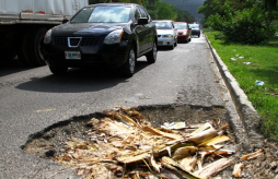 'Asfalto de pésima calidad se usa en bacheo”