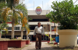 'Me refugié en el sanitario al oír ráfagas”