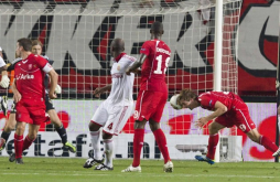 Osman Chávez y Wisla siguen sin rumbo en la Europa League