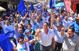 Miguel Pastor encabeza caminata en Marcala