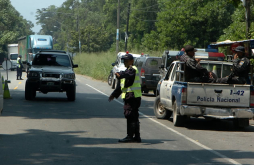 Más de 300 policías resguardan a turistas