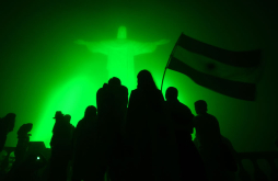 Miles de jóvenes esperan hoy al Papa Francisco en Brasil