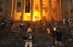 Los 'indignados' brasileños convocan nuevas protestas