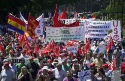 Españoles salen a protestar por austeridad