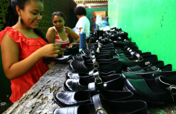 Con talleres buscan mejorar trato al cliente