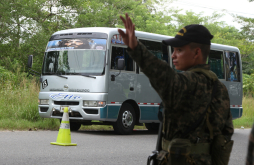 Matan a pasajero dentro de unidad de transporte