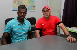 El 'Tanque” Suazo firma para Dragón