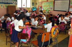 Llevan 47 años educando a niñas de bajos recursos