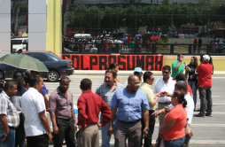 Honduras: Docentes se manifiestan y exigen el pago de salarios