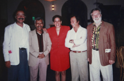 A los ocho años hizo su primera guitarra