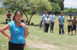 Matan a joven y lo dejan desnudo
